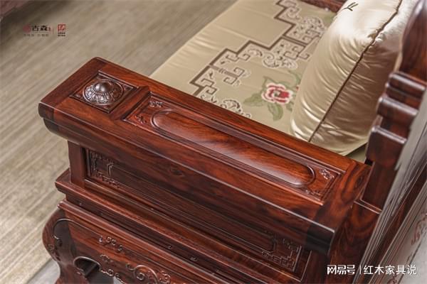 红酸枝沙发：客厅的实用美学之选凯发入口红酸枝品牌·古森红木(图4)