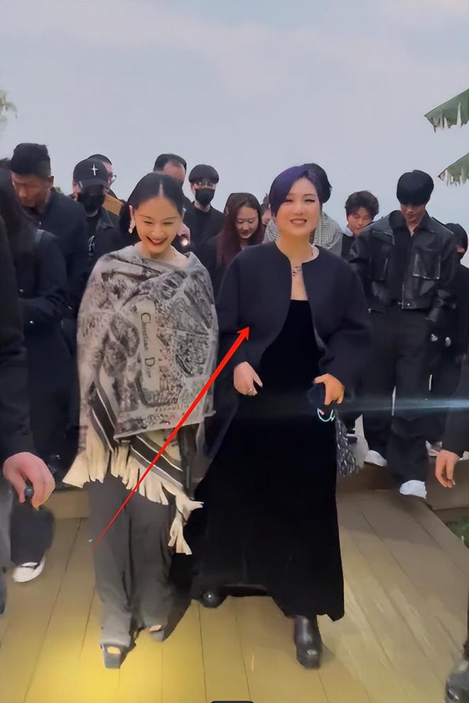 了周也表情怪异杨千嬅胖了热巴扛住了K8凯发登录入口迪奥大秀：王子文肿(图15)