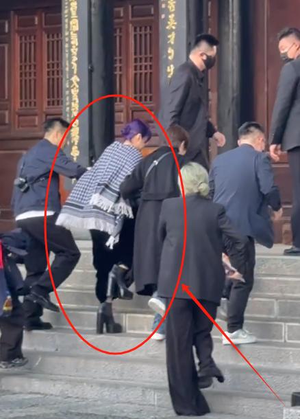 了周也表情怪异杨千嬅胖了热巴扛住了K8凯发登录入口迪奥大秀：王子文肿(图10)